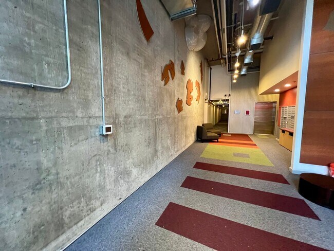 Building Photo - Veer Lofts Condominiums - South Lake Union