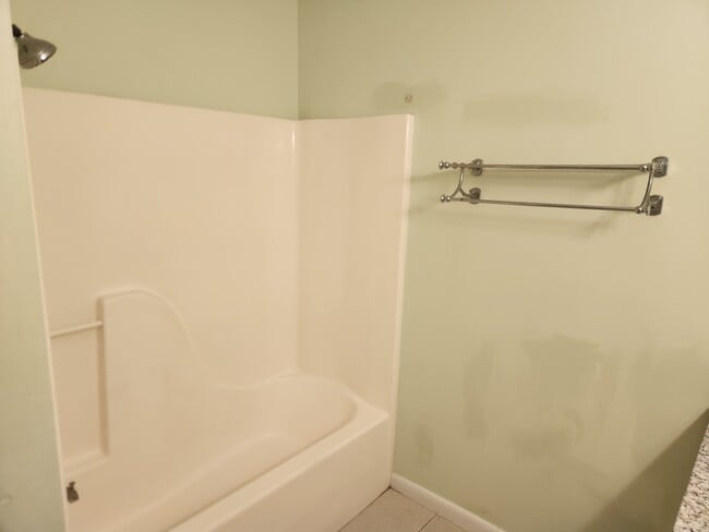 Building Photo - 2130 Forest Knoll Dr NE