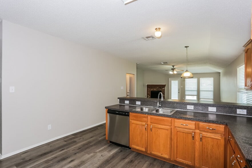 Building Photo - 1711 Venus Dr W