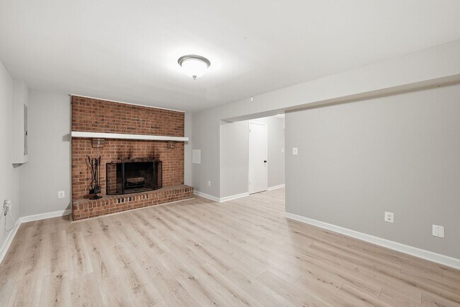 Building Photo - 14126 Red River Dr
