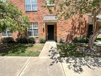 Building Photo - University View, Gated 2 Bedroom Condo For...