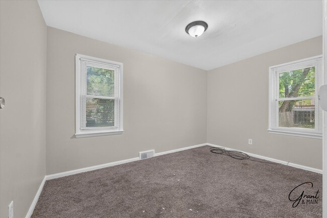 Building Photo - 4 Bedroom Home - $1,550
