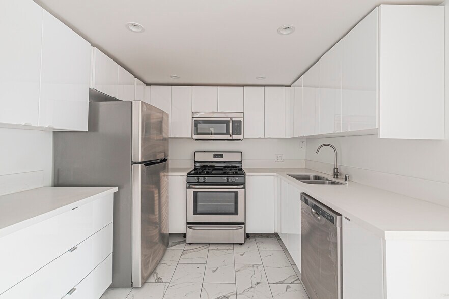 Building Photo - 939 Palm Ave