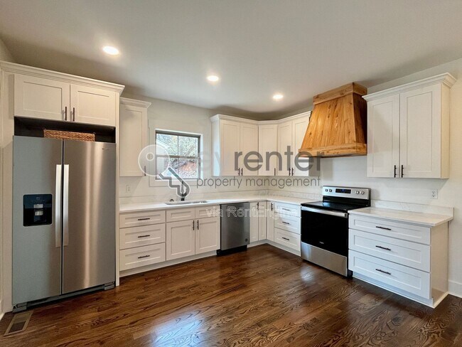 Building Photo - 3571 Crompton St