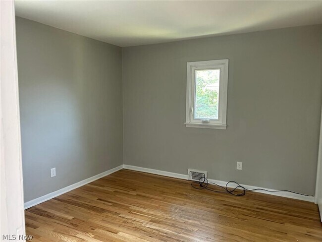 Building Photo - 17914 Chagrin Blvd