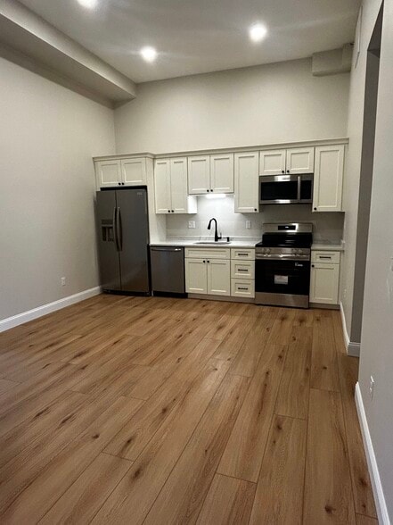 Building Photo - 246 Front St