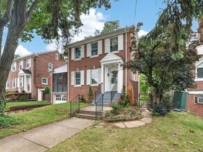 Building Photo - 4024 20th St NE