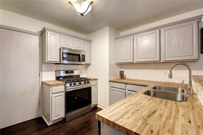 Building Photo - 9112 Swanson Ln