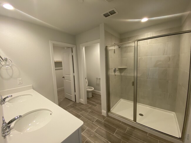 Master Bathroom - 5509 Crosby Dr