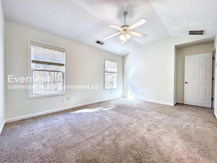 Building Photo - 5 Rosemont Ct