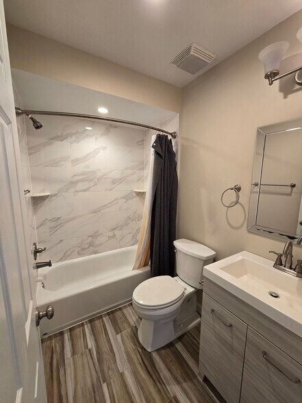 Building Photo - 1722 McNelis Dr