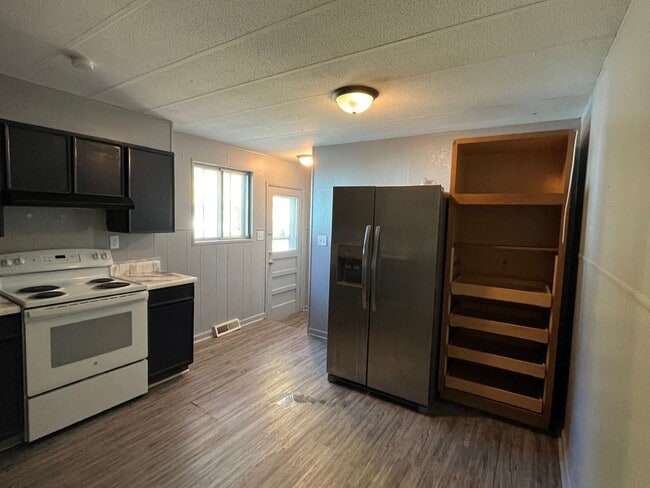 Building Photo - Charming 3 bedroom, 1 bath rental home in ...