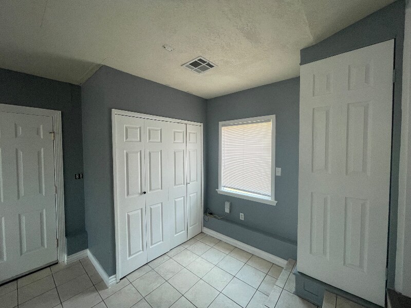 Building Photo - 1631 Andover Ct