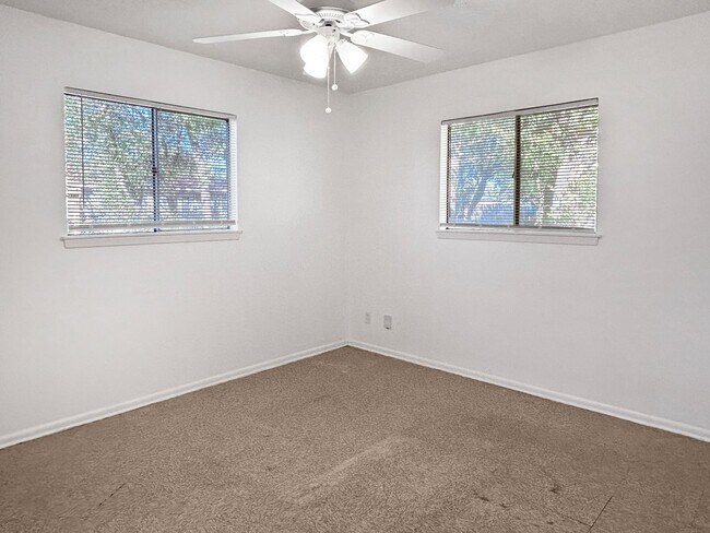 Building Photo - Corner-lot Home / 1.5 Bathroom Home