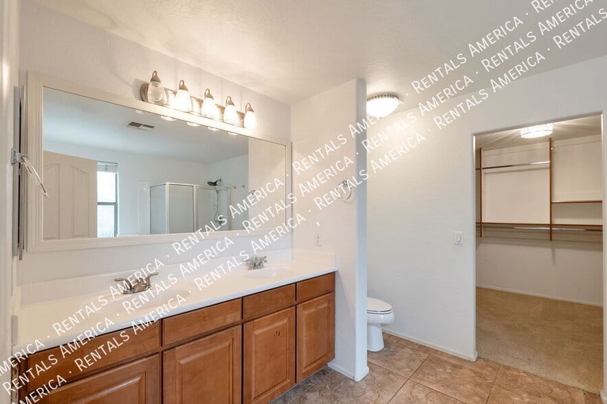 Building Photo - 1809 E Patrick Ln