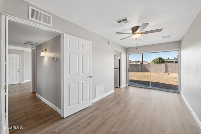 Building Photo - 8050 W Weldon Ave