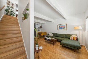 Building Photo - 4040 Grand View Blvd