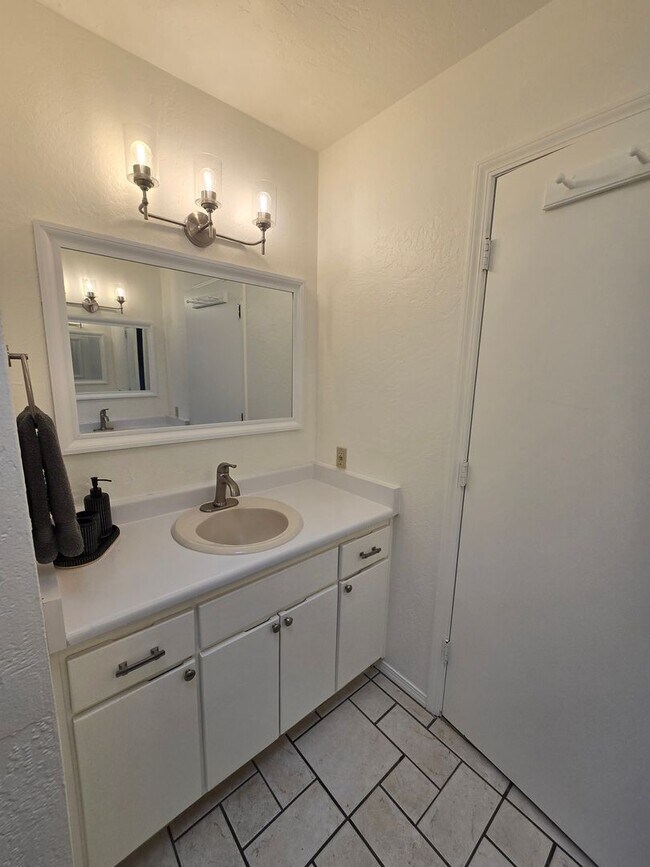 Building Photo - 2269RR-Upper Level