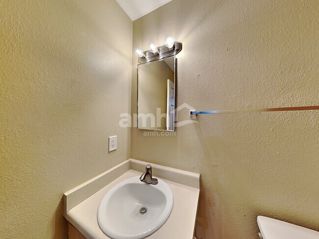 Building Photo - 6449 S Iberia Ave