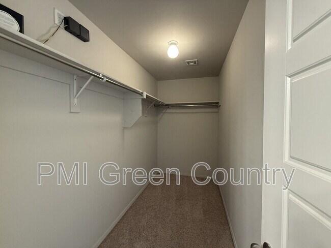 Building Photo - 16124 S 83rd E Ave