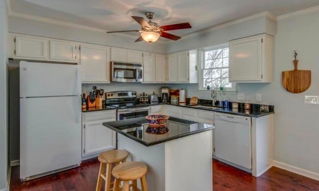 Building Photo - Easy walk to Vanderbilt University