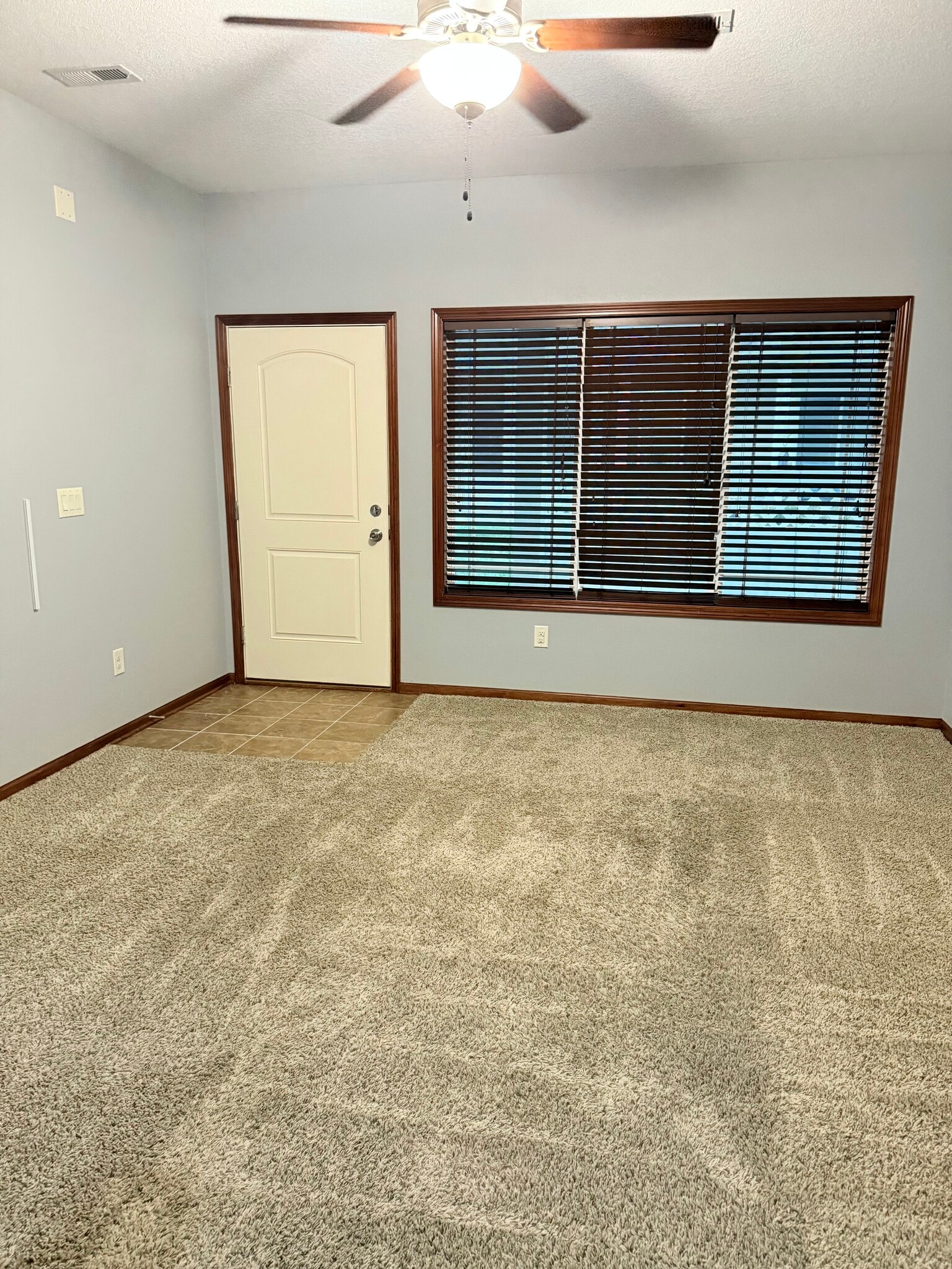 Building Photo - 1212 NE 7th Ln