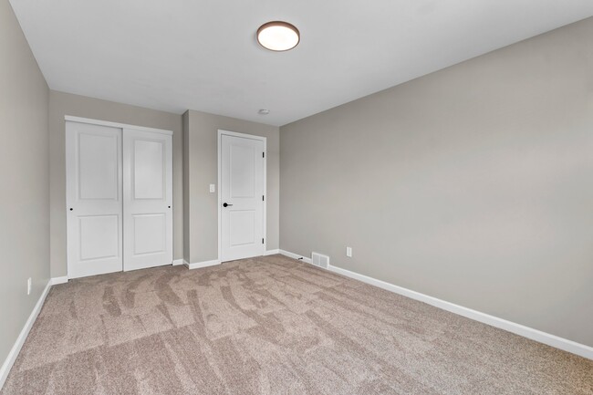 Building Photo - 52 Sebring Dr
