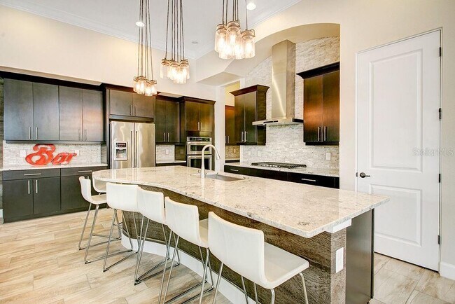 Building Photo - 8455 Via Vittoria Way