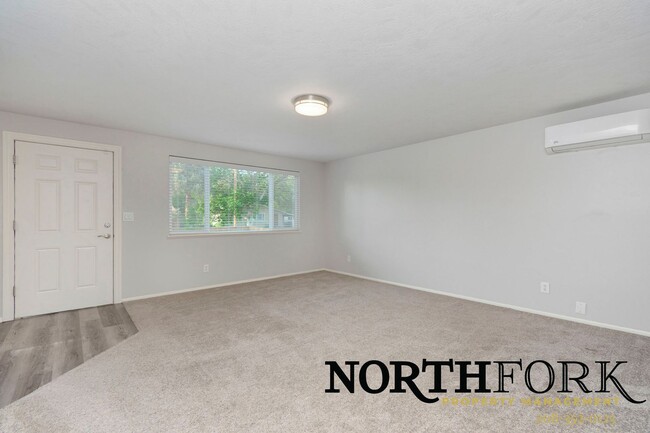 Building Photo - Spectacular Remodeled Nampa Home