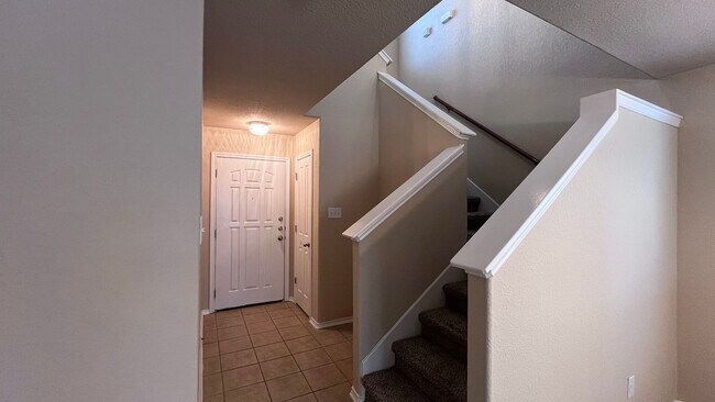 Building Photo - * Make this spacious home in Helotes off B...