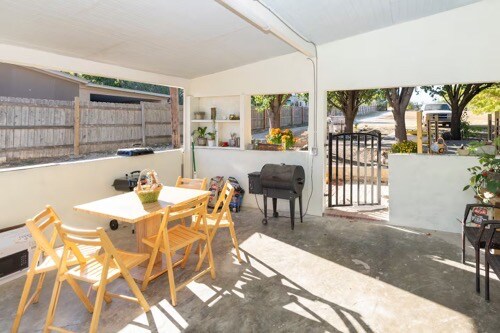 Building Photo - Room in Duplex on Sunrise Dr