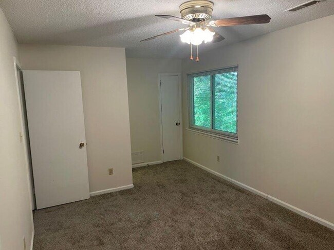 Building Photo - 2519 Hawksbury Ln