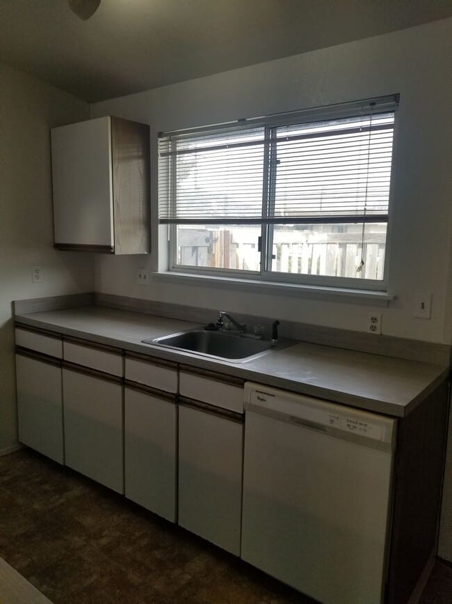 Building Photo - b1009