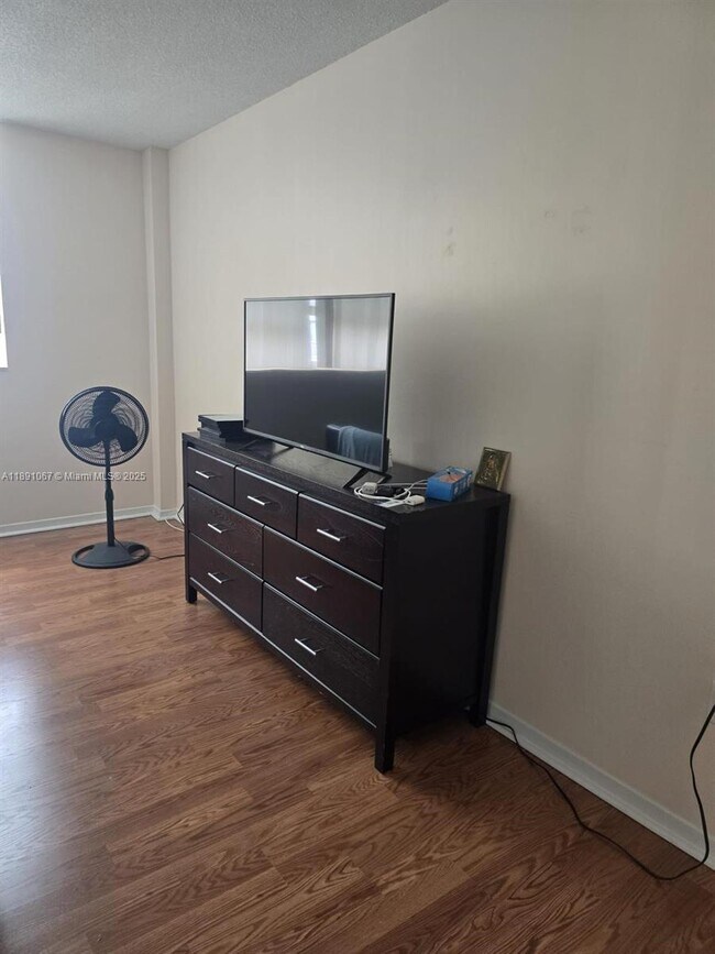 Building Photo - 1833 S Ocean Dr