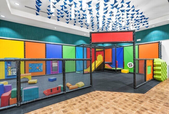 Building Photo - 8330 Essex Country Clb Dr