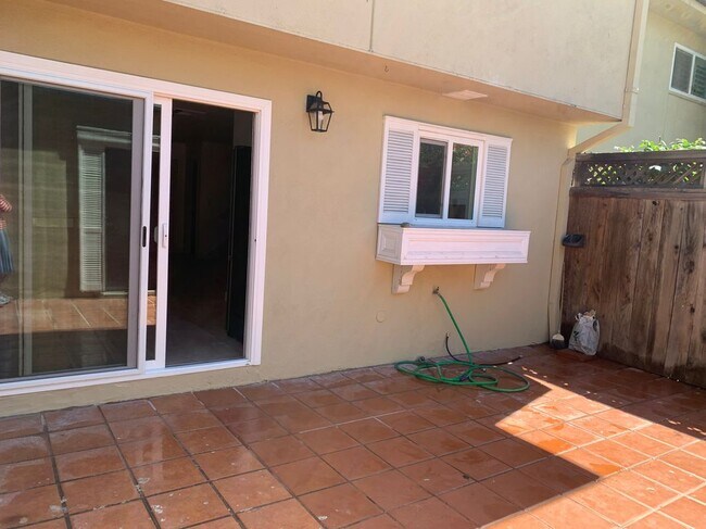Building Photo - 11138 Aqua Vista St