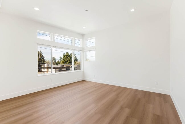 Building Photo - 108 6th St South