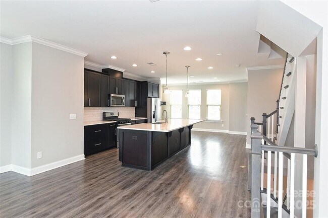 Building Photo - 2635 Statesville Ave