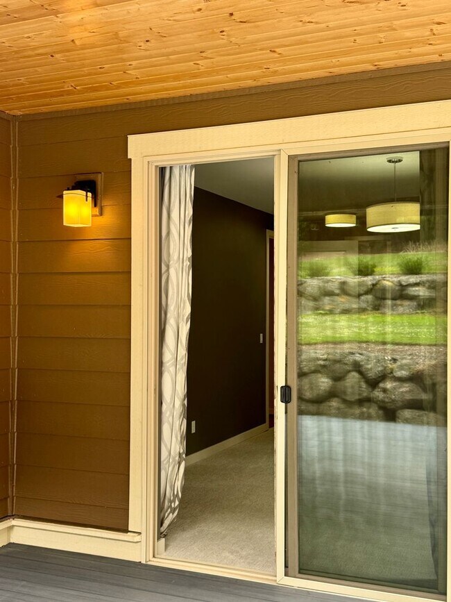Building Photo - Stunning Bainbridge Island 4 bedroom home....available now!