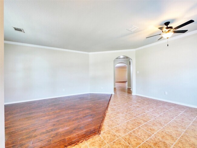 Building Photo - 6925 Red Bluff Dr
