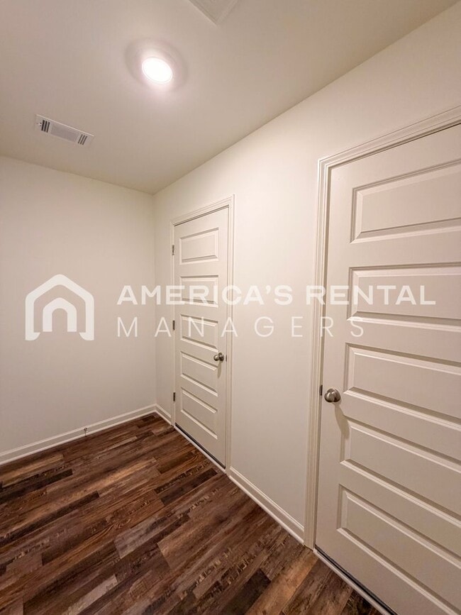 Building Photo - Coming Soon! Available to view NOW!!! Comfortable and Bright Tuscaloosa Home