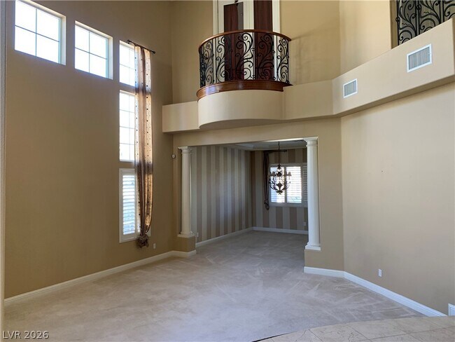 Building Photo - 10660 Lago Cantini St