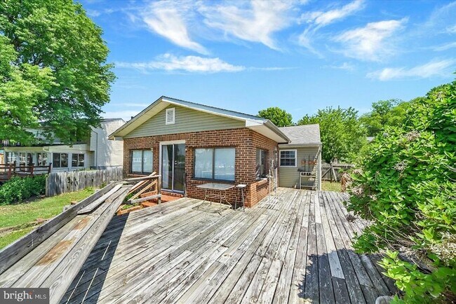 Building Photo - 8027 Shore Rd