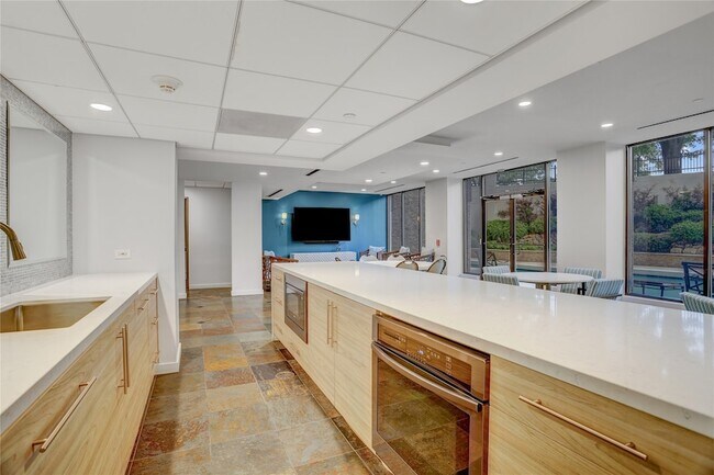 Building Photo - 2001 Holcombe Blvd