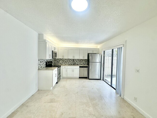 Building Photo - 173 Lake Arbor Dr