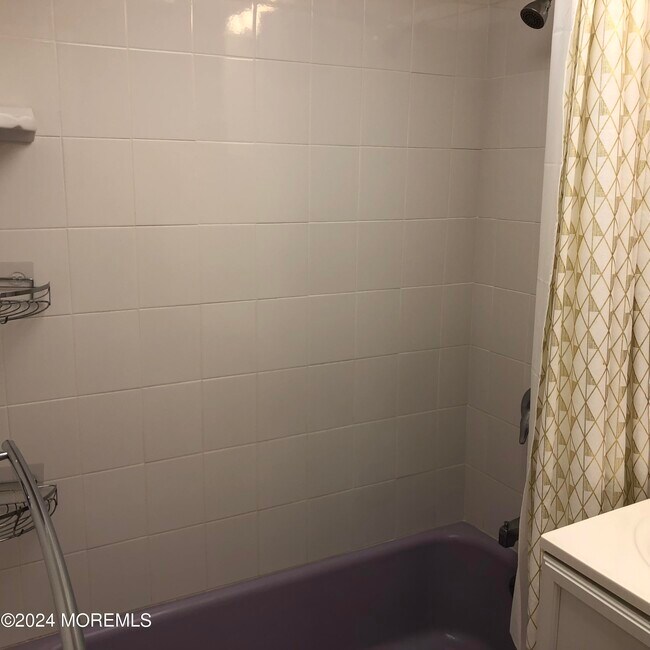 Building Photo - 200 Ocean Park Ave