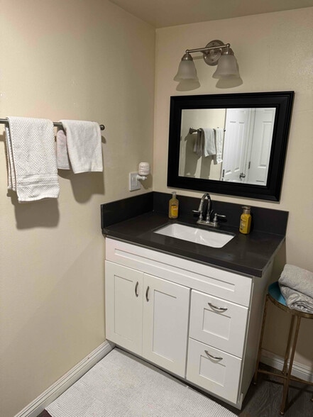 Building Photo - 43 N Grand Oaks Ave