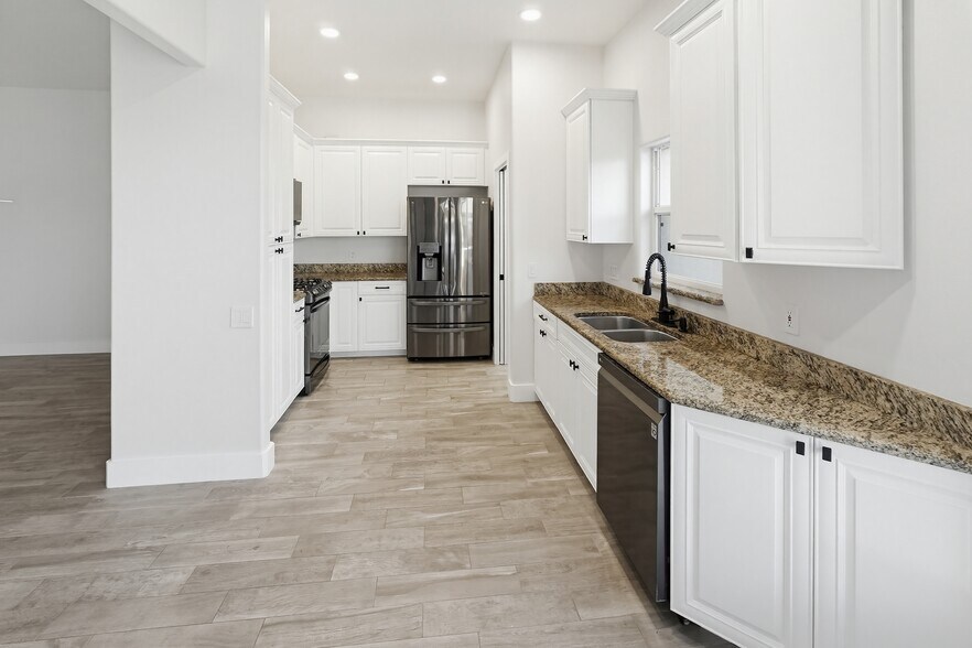 Building Photo - 4423 Shark Dr