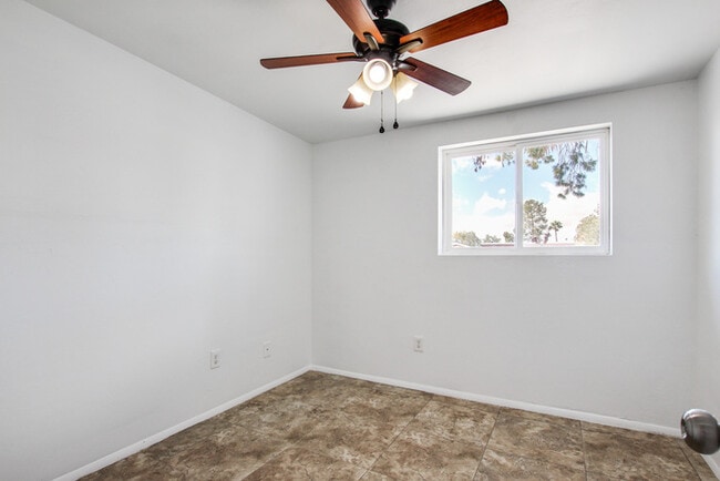 Building Photo - FOR RENT