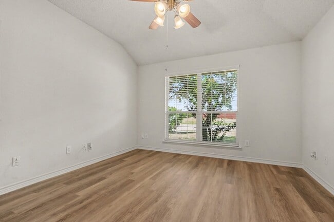 Building Photo - 1306 Woodmont Dr